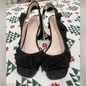 Slip on chunky heels.